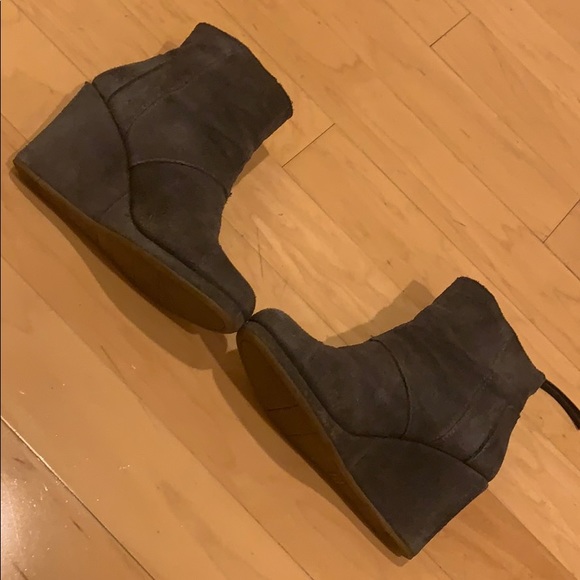 TOMS Suede Desert Wedge Tassel Zip Bootie size 5 - Picture 4 of 9